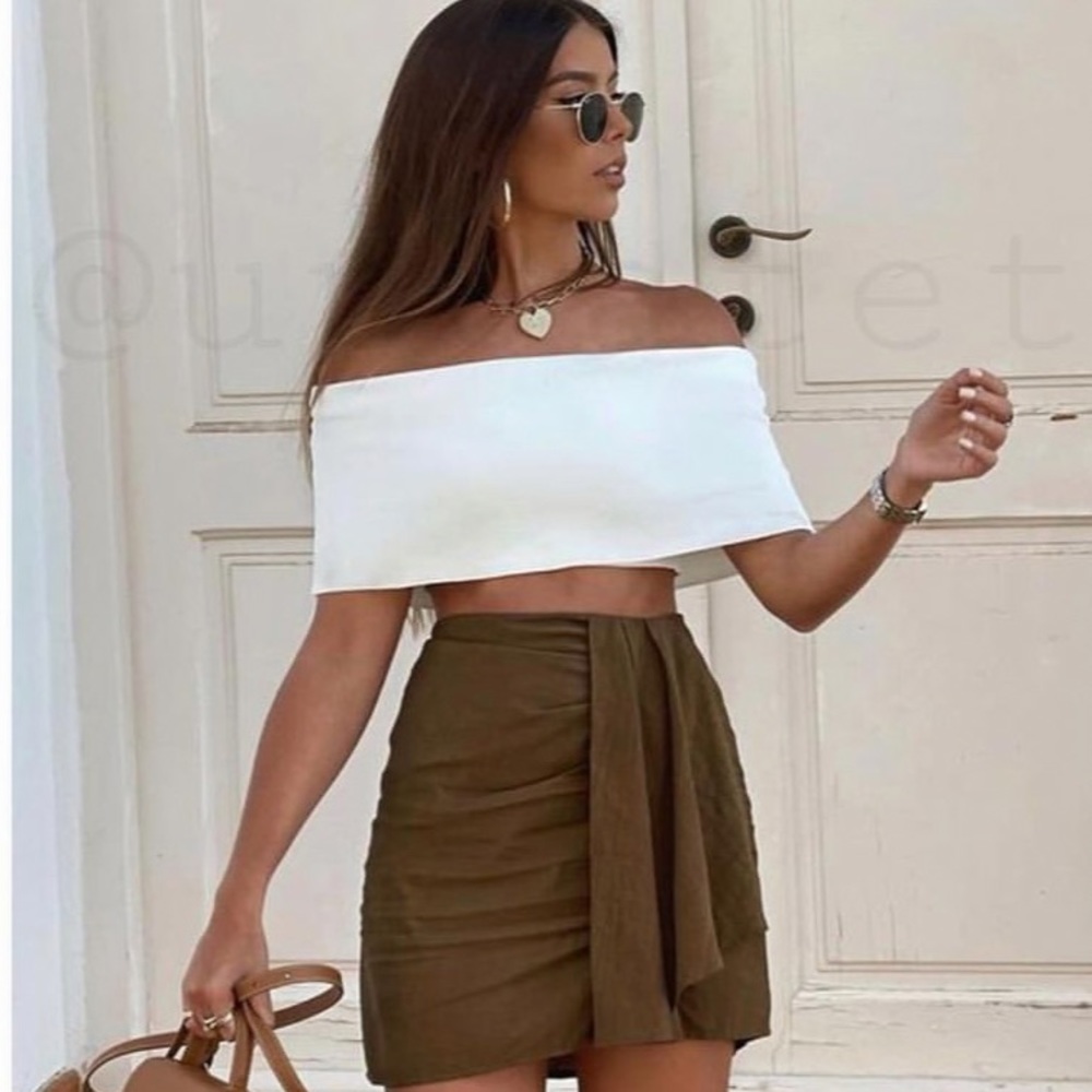 ****SOLD*** Last🔥Zara crop top bloggers fav